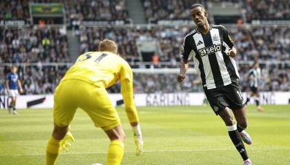 引援大手笔！利物浦1.3亿求购伊萨克，3500万格伊转会能否成真？