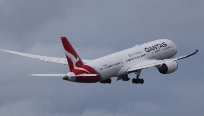 外媒：因乘客涉嫌咬伤空乘人员，澳洲航空一航班被迫改道