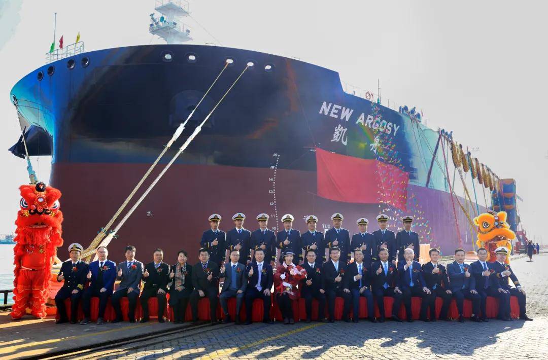 大连造船11.5万吨原油船“凱舟”轮交付