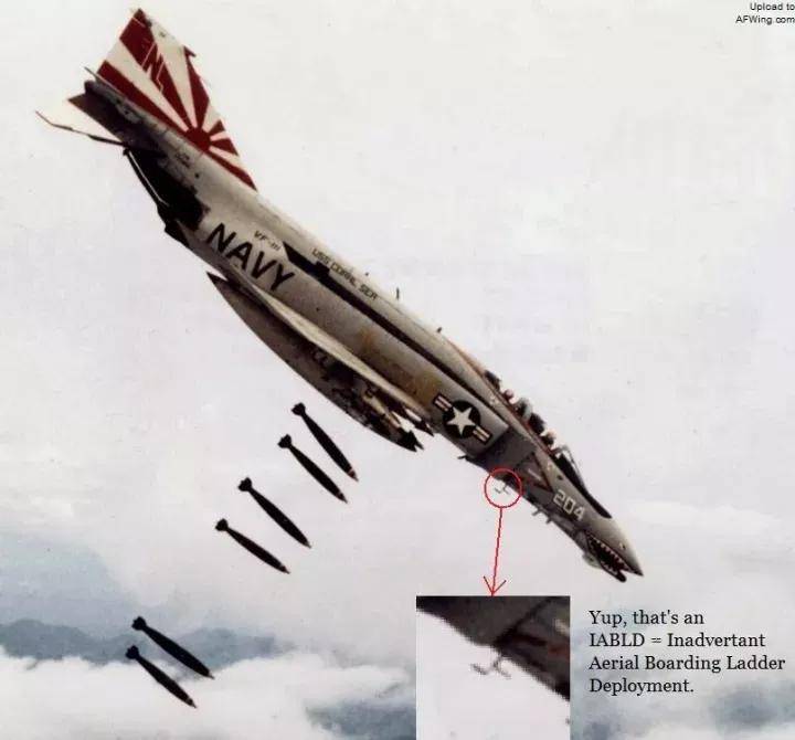 央视曝光！歼-35A改用内置登机梯，和F-35的一模一样？